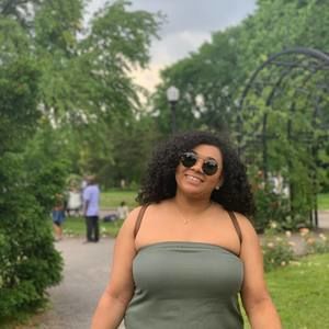 Meet your Posher, Olivia